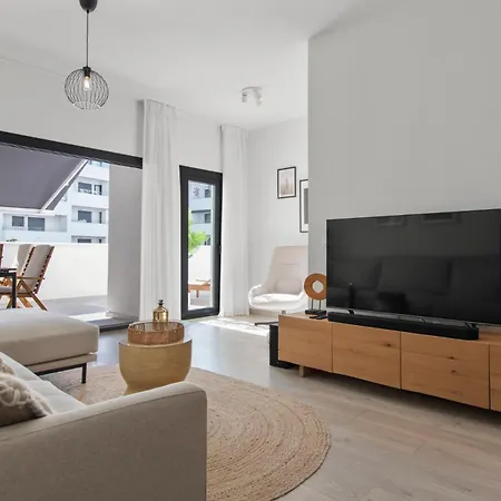 شقة Garden View - Big Terrace إِستيبونا